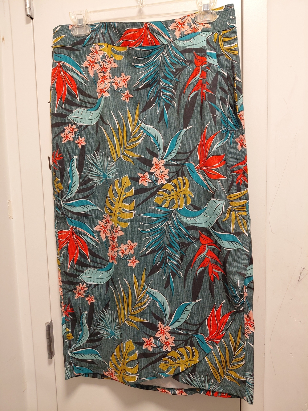 Ripskirt Hawaii Teal Tropical Sarong with Red & Yellow Accents